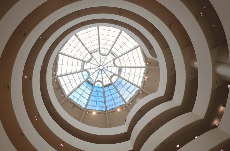 Das berühmte Treppenhaus des Guggenheim-Museums in New York – Bild: Pond5