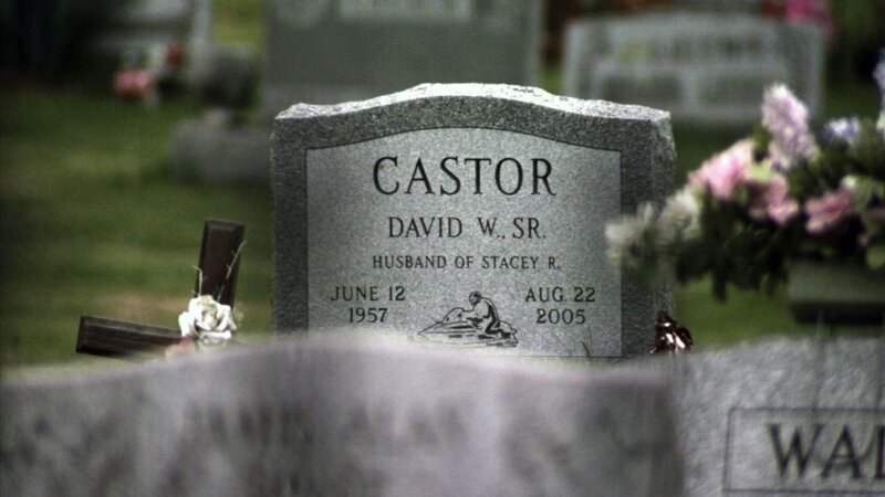 Das Grab von Stacey Castor’s Ehemann David – Bild: RTL /​ Tödliche Mutterliebe