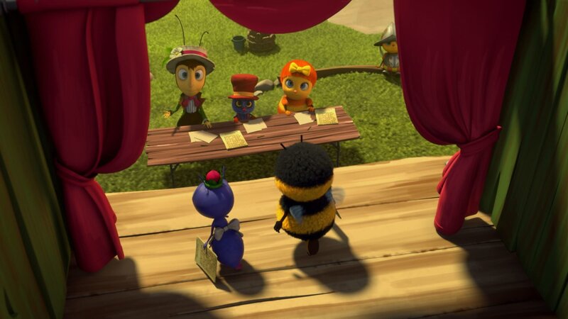 Anna Ameise, die die Königin spielen will, und Heini Hummel sprechen für das geplante Theaterstück vor. Ob sie die Jury – Gregor Grille, Klaus, die Laus und Josefine, die Biene – beeindrucken können? – Bild: ZDF/​SEEFOOD TV AS