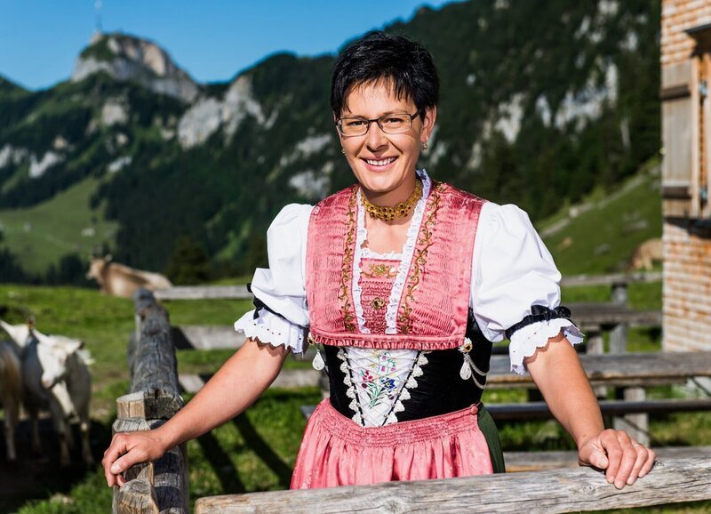 SRF bi de Lüt Landfrauenküche – Theresia Hollenstein, Brülisau AI Folge 1 Theresia Hollenstein aus Brüllisau AI – Bild: SRF /​ Oscar Alessio