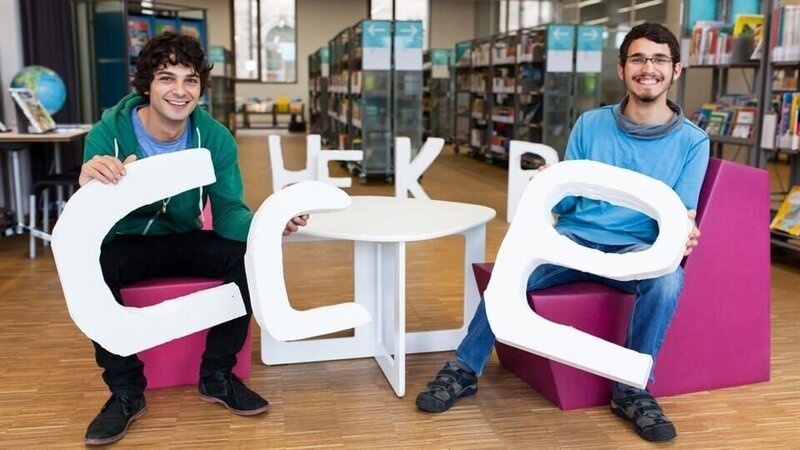 Checker Can mit Steffen Simonis (rechts). – Bild: BR/​megaherz GmbH/​Hans-Florian Hopfner