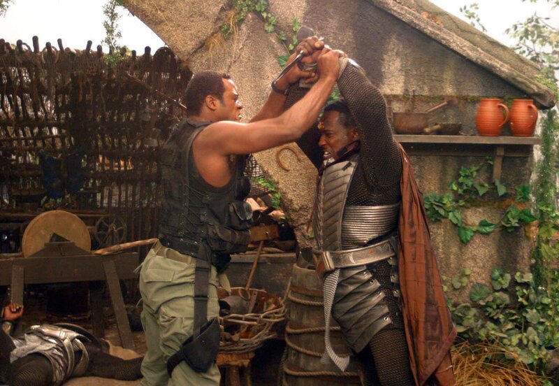 First (Wayne Brady, re.) will Teal’C (Christopher Judge, li.) ein für alle Mal beseitigen … – Bild: RTL II