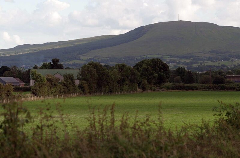 In der irischen Provinz Ulster, von der ein Teil zum Vereinigten Königreich gehört, war der Lyriker und Nobelpreisträger Seamus Heaney verwurzelt. – Bild: Elephant Doc