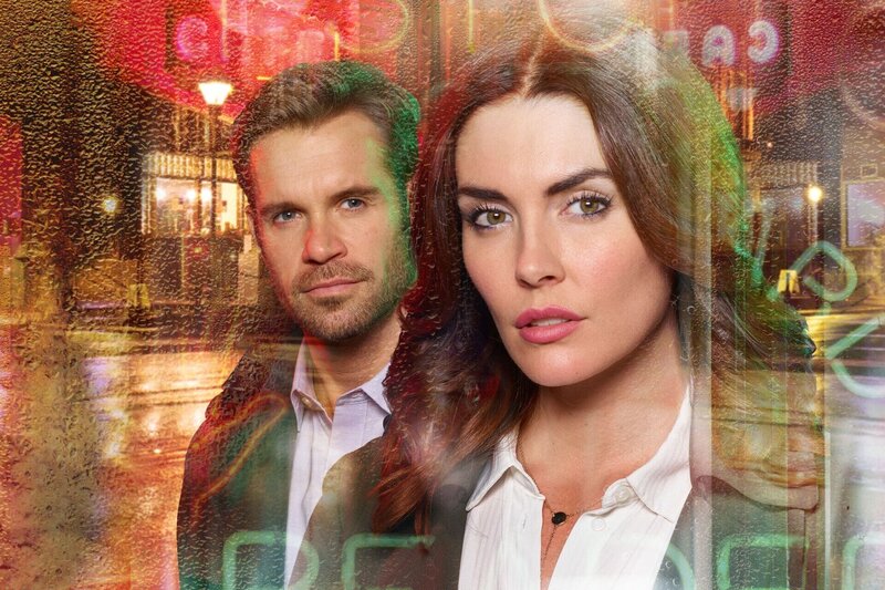 Ruby Herring (Taylor Cole) und Jake Killian (Stephen Huszar) sind auf einer übernatürlichen Spur. – Bild: Crown Media United States, LLC