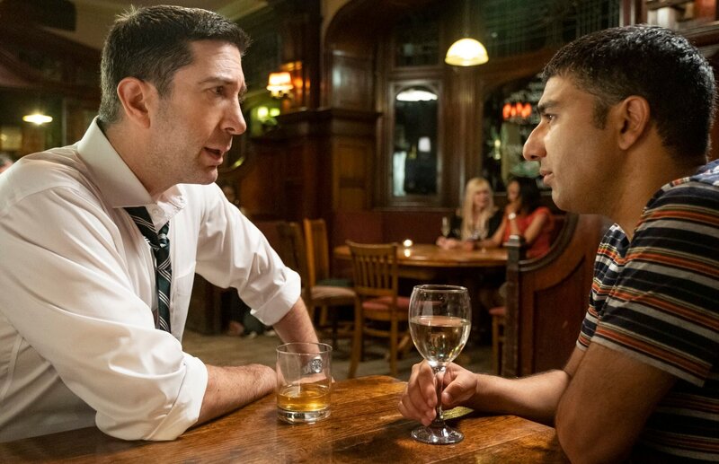 L-R: Jerry Bernstein (David Schwimmer), Joseph Harries (Nick Mohammed) – Bild: Ollie Upton /​ Sky UK Limited