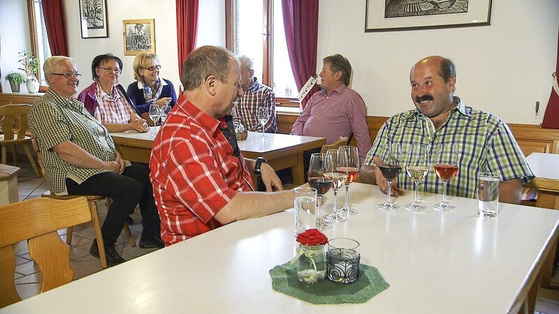 Harry Prünster und Siegi Krottmayer (Buschenschank Glirsch). – Bild: ORF