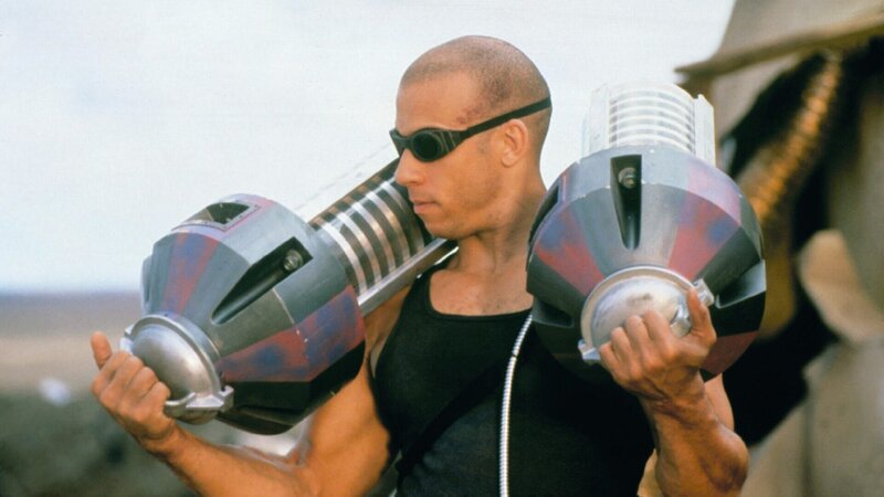 Eine Gruppe von Weltallreisenden landet nach einer Raumschiffpanne auf einem Planeten abseits aller bekannten Routen. Unter den Gestrandeten befindet sich auch der verurteilte Serienmörder Riddick (Vin Diesel), der nun die Gelegenheit nutzt, den Ketten Ade zu sagen …Eine Gruppe von Weltallreisenden landet nach einer Raumschiffpanne auf einem Planeten abseits aller bekannten Routen. Unter den Gestrandeten befindet sich auch der verurteilte Serienmörder Riddick (Vin Diesel), der nun die Gelegenheit nutzt, den Ketten Ade zu sagen … – Bild: c/RTL II Eine Gruppe von Weltallreisenden landet nach einer Raumschiffpanne auf einem Planeten abseits aller bekannten Routen. Unter den Gestrandeten befindet sich auch der verurteilte Serienmörder Riddick (Vin Diesel), der nun die Gelegenheit nutzt, den Ketten Ade zu sagen …Eine Gruppe von Weltallreisenden landet nach einer Raumschiffpanne auf einem Planeten abseits aller bekannten Routen. Unter den Gestrandeten befindet sich auch der verurteilte Serienmörder Riddick (Vin Diesel), der nun die Gelegenheit nutzt, den Ketten Ade zu sagen … – Bild: c/RTL II