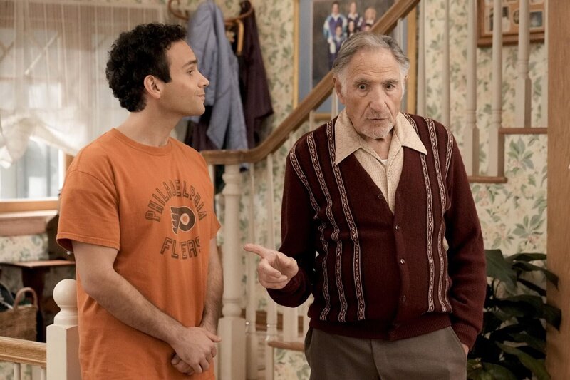 Barry Goldberg (Troy Gentile, l.); Ben „Pop-Pop“ Goldberg (Judd Hirsch, r.) – Bild: 2021 American Broadcasting Companies, Inc. All rights reserved. /​ Richard Cartwright Lizenzbild frei