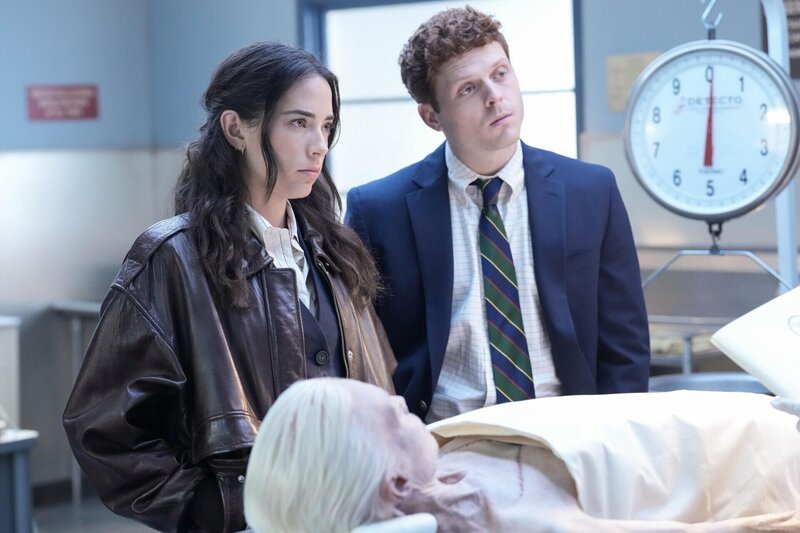 Special Agent Lala Dominguez (Mariel Molino, l.); Special Agent Bernard Randolf (Caleb Foote, r.) – Bild: CBS Broadcasting, Inc. /​ Greg Gayne
