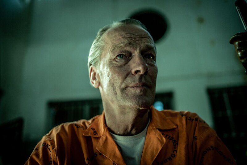Angus Speelman (Iain Glen) – Bild: RTL /​ Serena Cullen Productions
