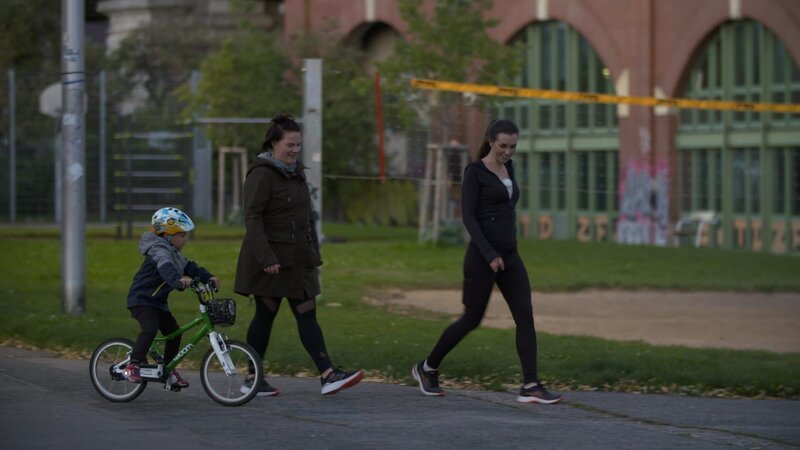 Carina, Holly Wilkinson(r.) – Bild: PULS 4