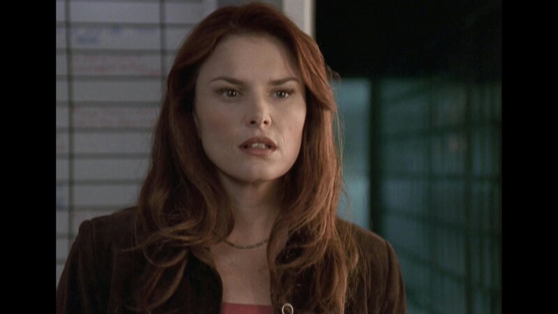 Monica (Roma Downey) beobachtet Jims Verhalten mit Sorge. – Bild: Bibel TV