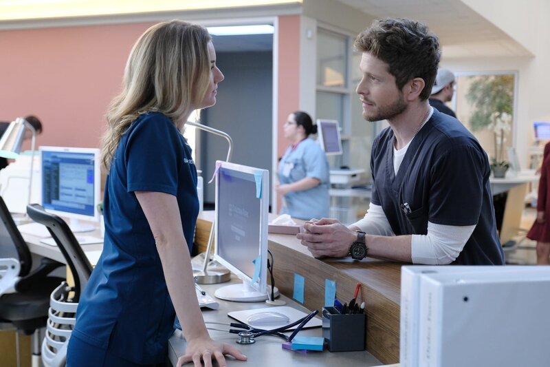 Atlanta Medical Staffel 2 Folge 1 Flirt am Arbeitsplatz: Emily VanCamp als Nicolette Nevin,  Matt Czuchry als Conrad Hawkins  Copyright: SRF/​Twentieth Century Fox Film Corporation – Bild:  SRF/​Twentieth Century Fox Film Corporation