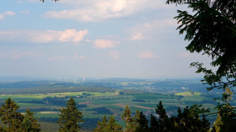 Eine Landschaft im Fichtelgebirge. – Bild: BR/​Andrea Rüthlein