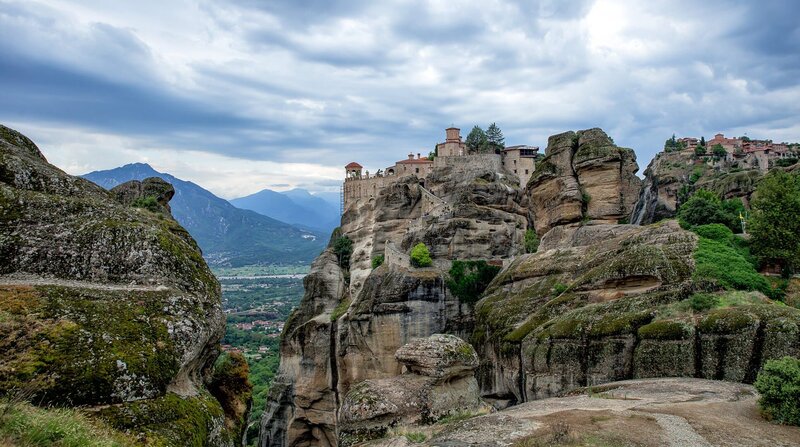 Die heiligen Klöster von Meteora. – Bild: NDR/​Carin Günther /​ ZDF und NDR/​Carin Günther