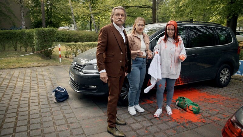 Ingo Lenßen (l.); Sarah Grüner (Mitte) – Bild: SAT.1