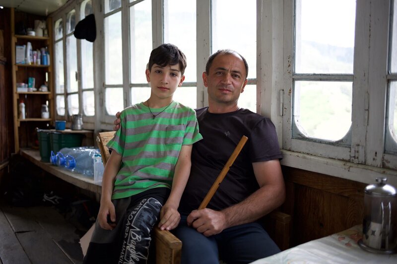 Die Tradition der tuschetischen Musik wird an die Kinder weitergegeben. – Bild: hr/​Christian Cyfus