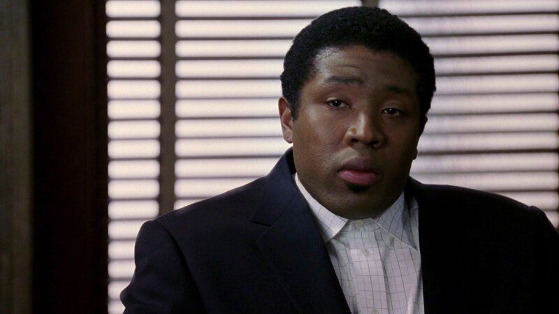 Sam Dufoy (Cress William) wird verdächtigt, sein Pflegekind ermordet zu haben. – Bild: MG RTL D /​ Universal