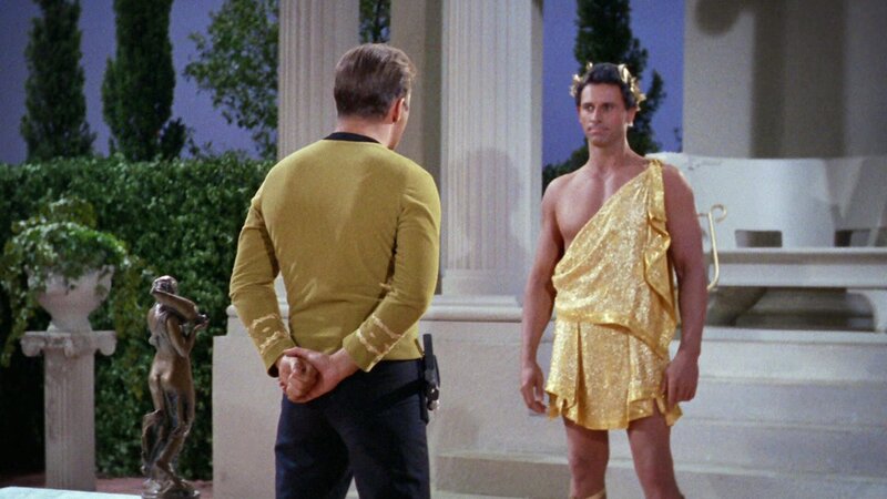 Captain James Tiberius ‚Jim‘ Kirk (William Shatner, l.) und Apollo (Michael Forest, r.) – Bild: Tele 5