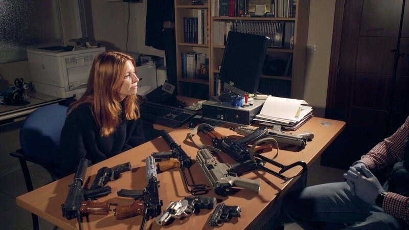 Bei Razzien beschlagnahmt: Die Drogendealer setzen immer modernere Waffen ein. – Bild: ZDF
