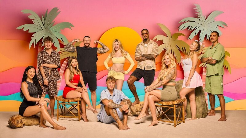 (v.l.n.r.) Jessica Hnatyk; Noah Bibble; Gabriela Alves Rodriguez; Mischa Mayer; Julius Tkatschenko; Tamara Hinz; Germain Wolf; Anna Iffländer; Lina Westphal; Tim Kühnel – Bild: Joyn /​ Marc Rehbeck