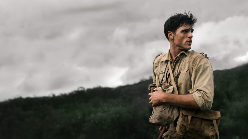l-r:Jacob Elordi als Dorrigo Evans, Olivia DeJonge als Ella Evans – Bild: Sony