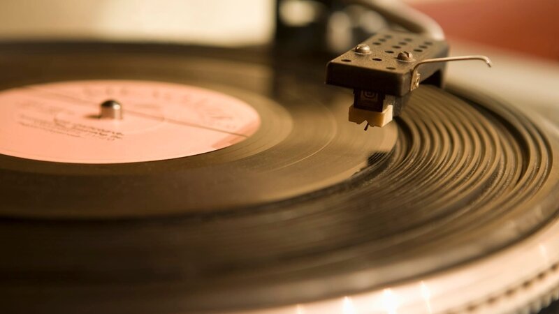 Record player, close-up – Bild: Show Promotion Only – Royalty Free image from Thinkstock