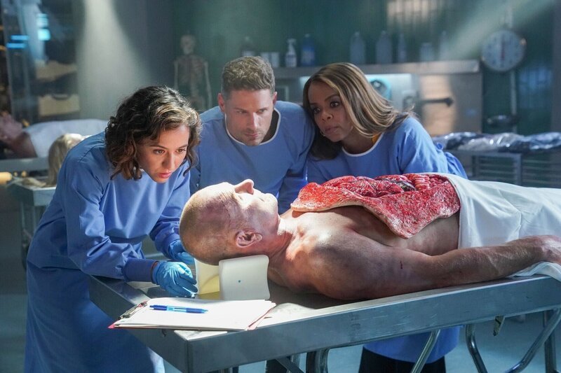 V.l.: Sonya, Josh Folsom und Maxine Roby. Die Verwendung des sendungsbezogenen Materials ist nur mit dem Hinweis und Verlinkung auf RTL+ gestattet. – Bild: RTL /​ Sonja Flemming /​ CBS