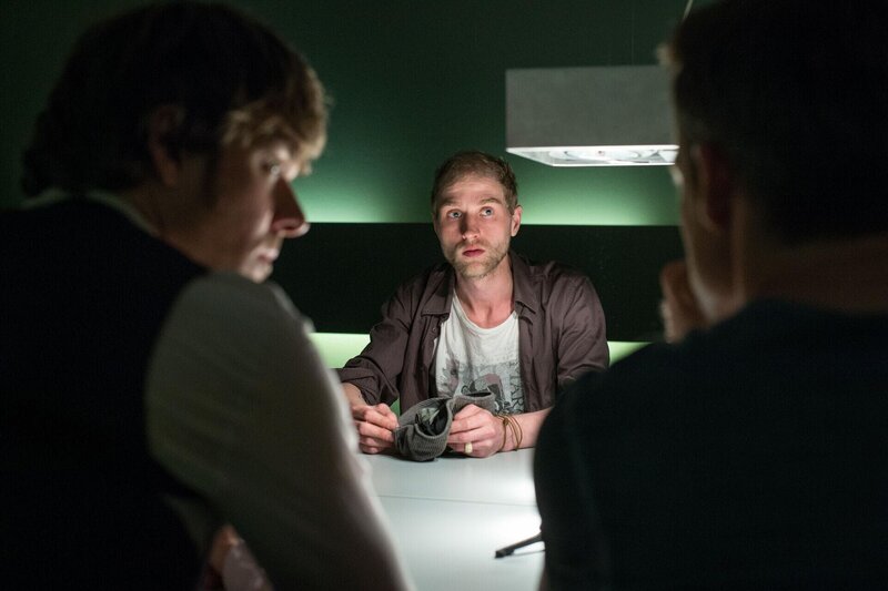 v.l.n.r.: Tom Kowalski (Steffen Schroeder), Dennis Schorn (Niklas Bardeli) – Bild: ZDF /​ Uwe Frauendorf