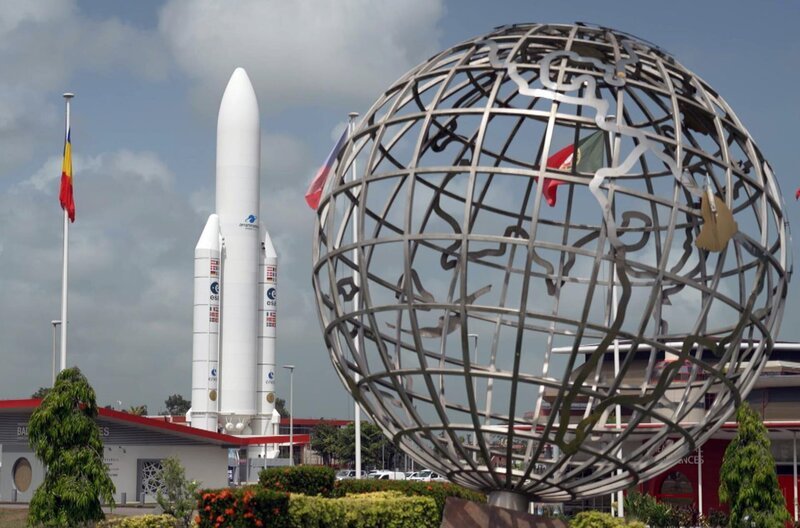 In der Nähe der Stadt Kourou in Französisch-Guayana befindet sich der Weltraumbahnhof von Europa. – Bild: Elephant Doc /​ In der Nähe der Stadt Kourou in Französisch-Guayana befindet sich der Weltraumbahnhof von Europa.