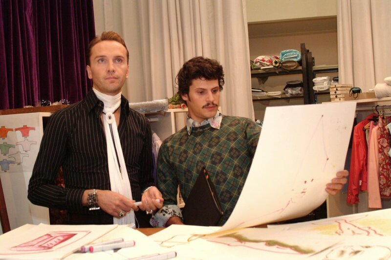 Rokko (Manuel Cortez, r.) versteht es, Hugo (Hubertus Regout, l.) zu motivieren. – Bild: SAT.1 /​ Monika Schürle Eigenproduktionsbild frei