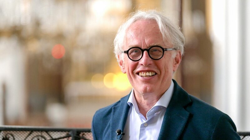 Martin Haselböck, Dirigent und Leiter des Musikfestivals „Kirchklang“ im Salzkammergut. – Bild: ORF/​Robert Neumüller