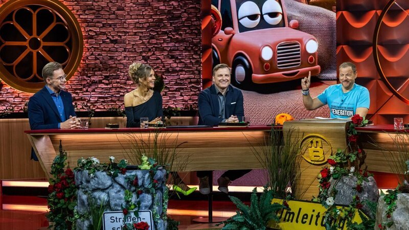 v.l.: Reiner Holznagel, Laura Karasek, Martin Klempnow, Mario Barth – Bild: RTL /​ Sebastian Drüen