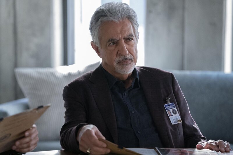 David Rossi (Joe Mantegna) – Bild: TM CBS Studios Inc. © 2022 ABC Signature and CBS Studios Inc. CRIMINAL MINDS is a trademark of CBS Studios Inc. All rights reserved. /​ Michael Yarish Lizenzbild frei