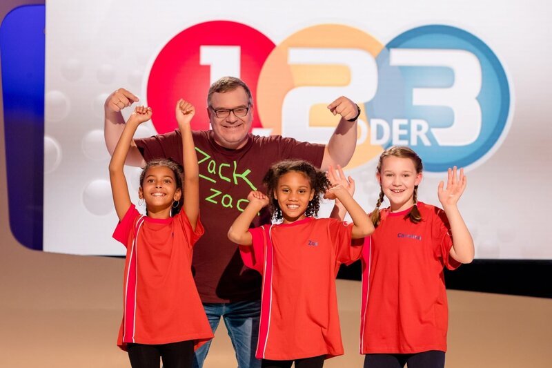 Das Rateteam für die USA aus Stuttgart/​Deutschland mit Elton. – Bild: ORF/​ZDF/​Nadine Rupp