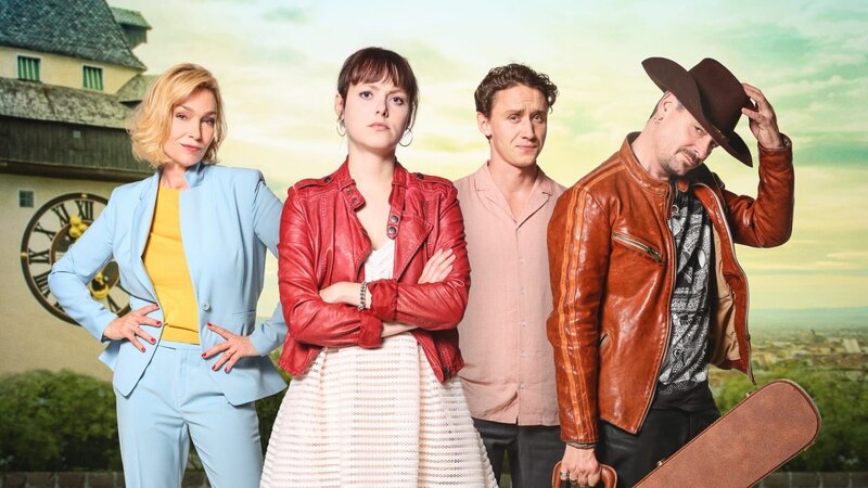 L-R: Brigitte Fiedler (Aglaia Szyszkowitz), Anna Fiedler (Marie-Luise Stockinger), Michael Moosleitner (Aaron Friesz), Richie Moosleitner (Fritz Karl) – Bild: [M] ORF/​Epo Film/​Stefan Haring