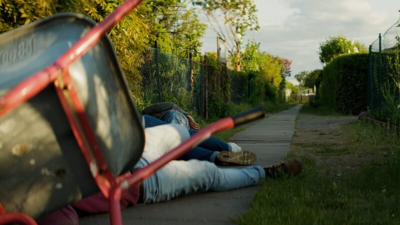 Der Streit in der Gifhorner Gartenanlage eskaliert dermaßen, dass es am Ende drei Tote gibt. – Bild: Tobias Schütze /​ ZDF