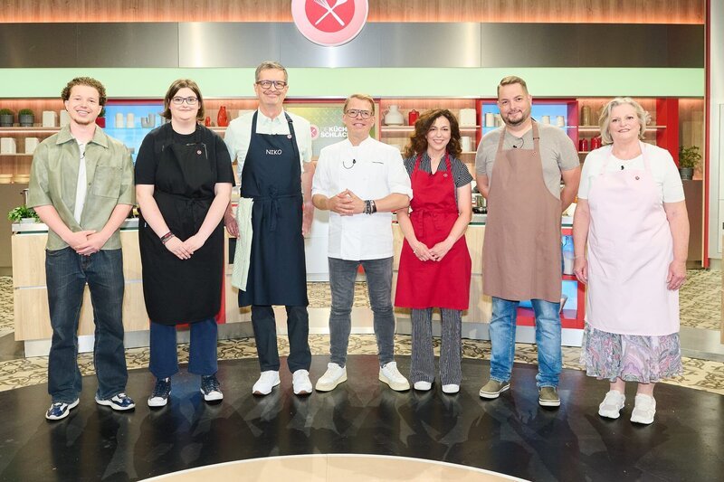 Von links: Kandidaten Tom Helbig, Swetlana Adler, Nikolaj Beck, Moderator Mario Kotaska, Kandidaten Ilka Gräf, Michel Ulbricht und Gabriele Riedl – Bild: ZDF