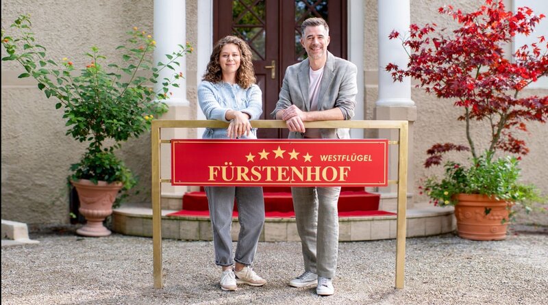 Johanna Graen (Fanny Schätzl), Jo Weil (Yannik Rudloff). – Bild: ORF/​ARD/​Christof Arnold