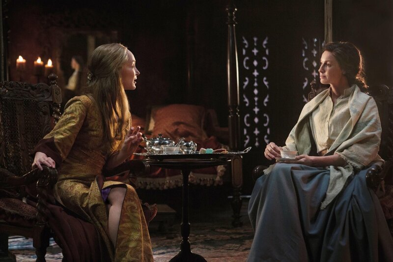 Geillis Duncan (Lotte Verbeek, l.) und Claire Randall (Caitriona Balfe) – Bild: RTL