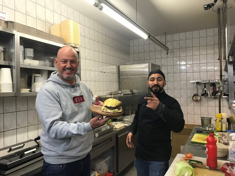 Frank Rosin, l.; Faik, r. – Bild: Kabel Eins