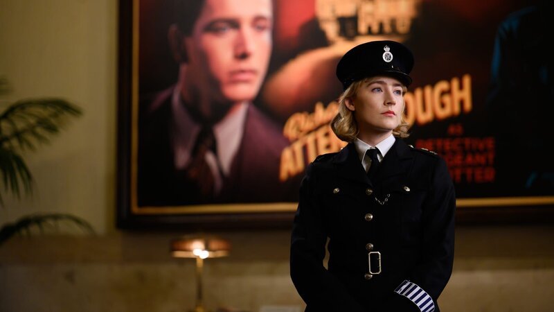 Constable Stalker (Saoirse Ronan) – Bild: Parisa Taghizadeh /​ 20th Century Studios