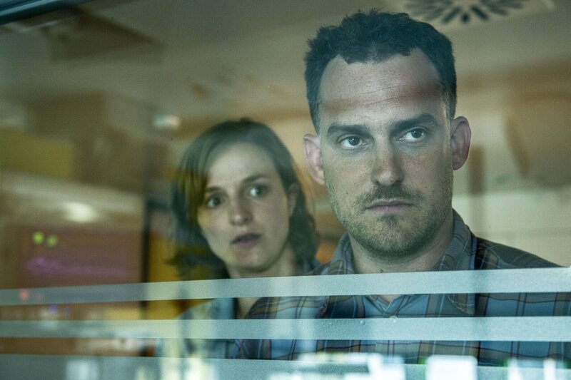 Gerda Hallmann (Lilly Marie Tschörtner, l.); Hanno Hallmann (Johannes Suhm, r.) – Bild: ZDF /​ Uwe Frauendorf Lizenzbild frei