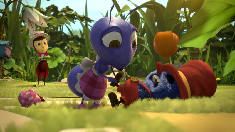 Verärgert beobachtet Gregor Grille wie Klaus, die Laus, mit allen Mitteln versucht, seine Freundin Anna Ameise daran zu hindern, sie zu verlassen und zum Ameisenhaufen zu gehen. Hier tut er so, als ob sein Bein verletzt wäre. – Bild: ZDF/​2019 METHOD ANIMATION/​BIDIBUL PRODUCTIONS/​ZDF ENTERPRISES