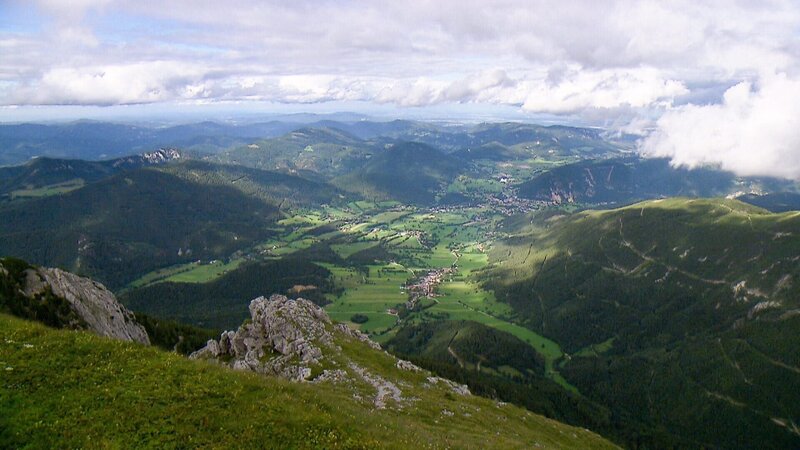 Schneeberg Talblick. – Bild: ORF