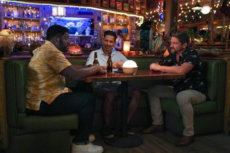 Von links: Theodore „TC“ Calvin (Stephen Hill), Thomas Magnum (Jay Hernandez) und Orville „Rick“ Wright (Zachary Knighton) +++ – Bild: RTL/​© 2020 CBS Studios Inc
