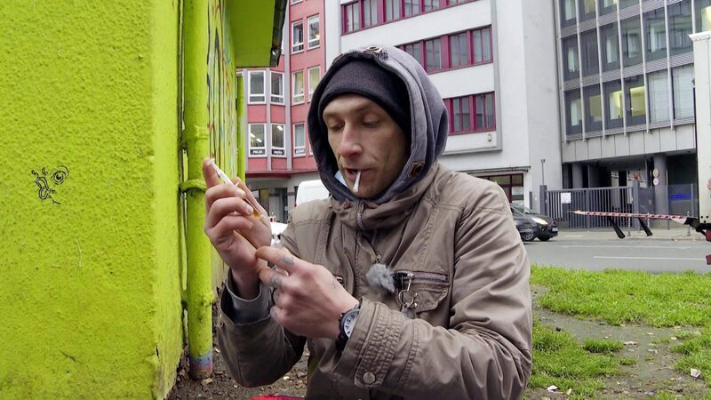 Auch Markus (29) schafft es bisher nicht, von den Drogen loszukommen. – Bild: RTLZWEI