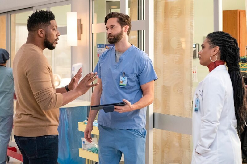 L-R: Dr. Floyd Reynolds (Jocko Sims), Dr. Max Goodwin (Ryan Eggold), Dr. Helen Sharpe (Freema Agyeman) – Bild: ORF/​Universal/​NBC/​Virginia Sherwood