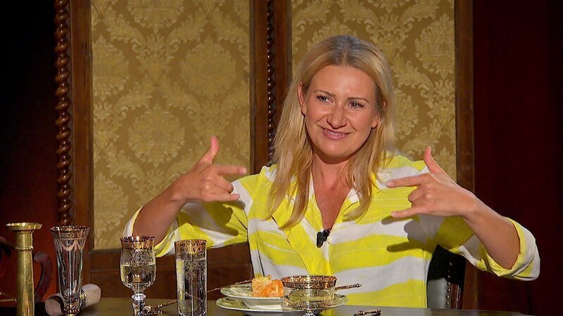 Angelika Niedetzky. – Bild: ORF/​ORF III