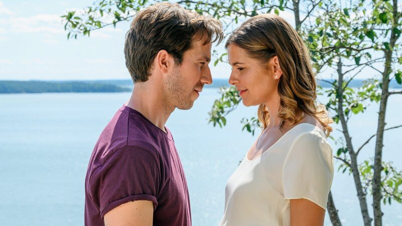 Alma und Leo können sich anfangs nicht leiden: Susan Hoecke als Alma, Giorgio Spiegelfeld als Leo – Bild: SRF/​ZDF/​Ralf Wilschewski